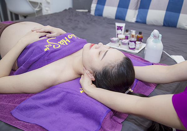 Massage cổ vay gáy (spa)